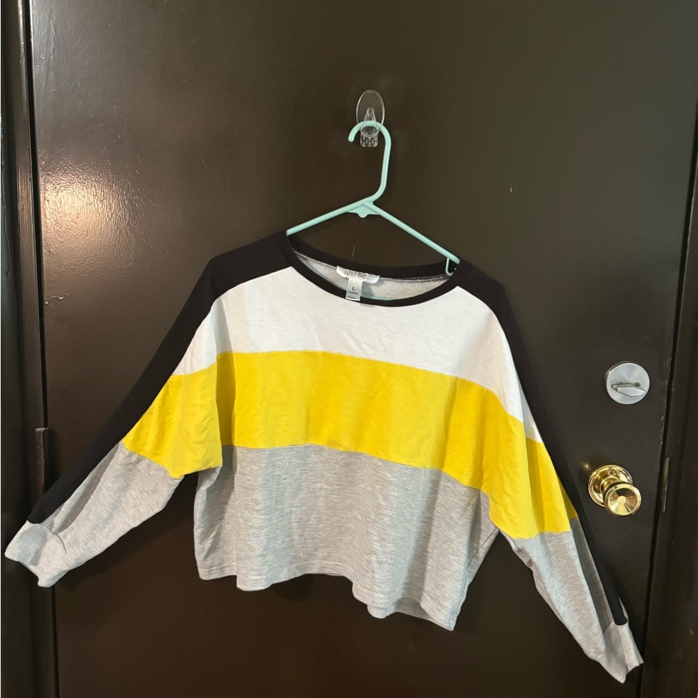 Women’s size large cropped long sleeve/sweatshirt